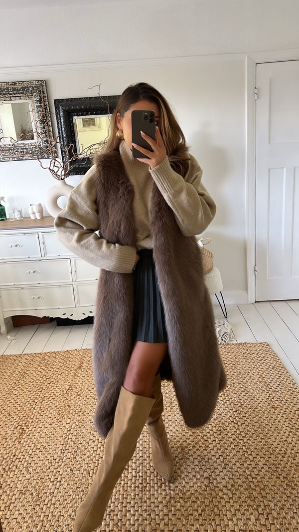 ARABELLA Faux Fur Sleeveless Waistcoat